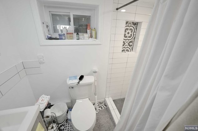 248 Clinton Ave, Bergenfield NJ 07621-3203 exterior