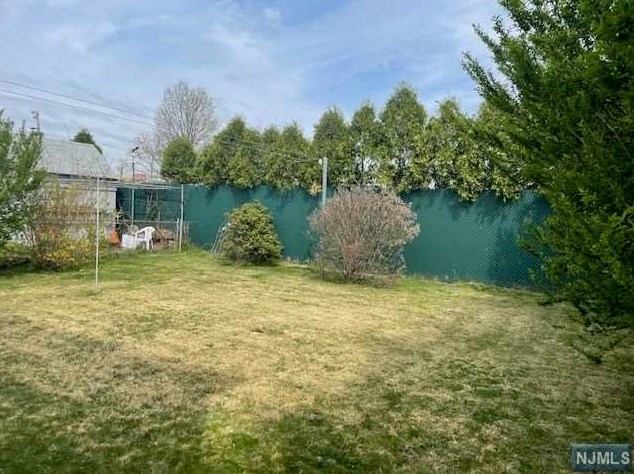 285 Martha Ave, Elmwood Park, NJ 07407
