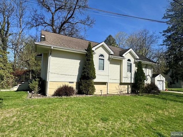 27 Glendale Dr, Hillsdale, NJ 07642
