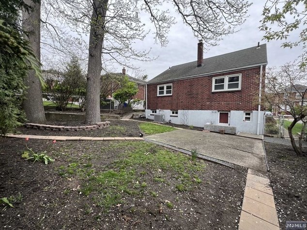 232 Warwick Ave, West Fort Lee, NJ 07024-4327