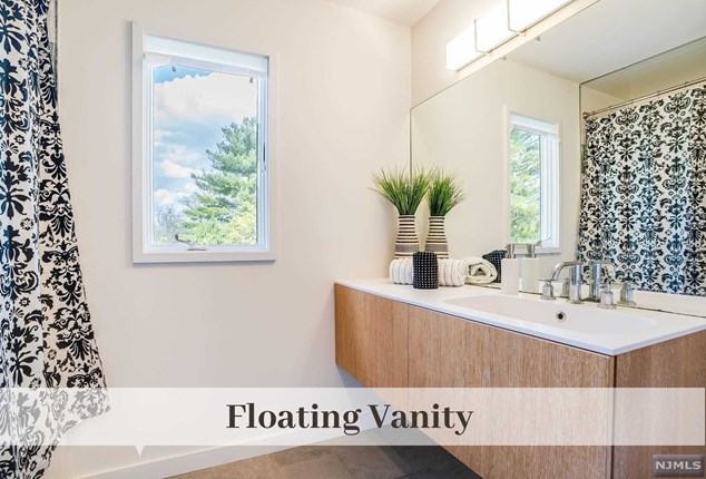 159 Forest Rd, Ridgewood NJ  07452-1914 exterior