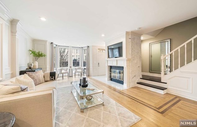 117 Kensington Dr #117, West Fort Lee, NJ 07024