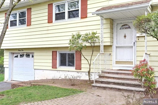 25 Cooper Pl, Harrington Park, NJ 07640