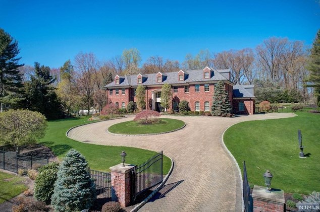 43 Chestnut Ridge Rd, Upper Saddle River, NJ 07458-3310