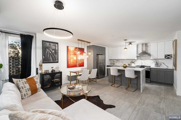 6040 Blvd E #4n, West New York, NJ 07093