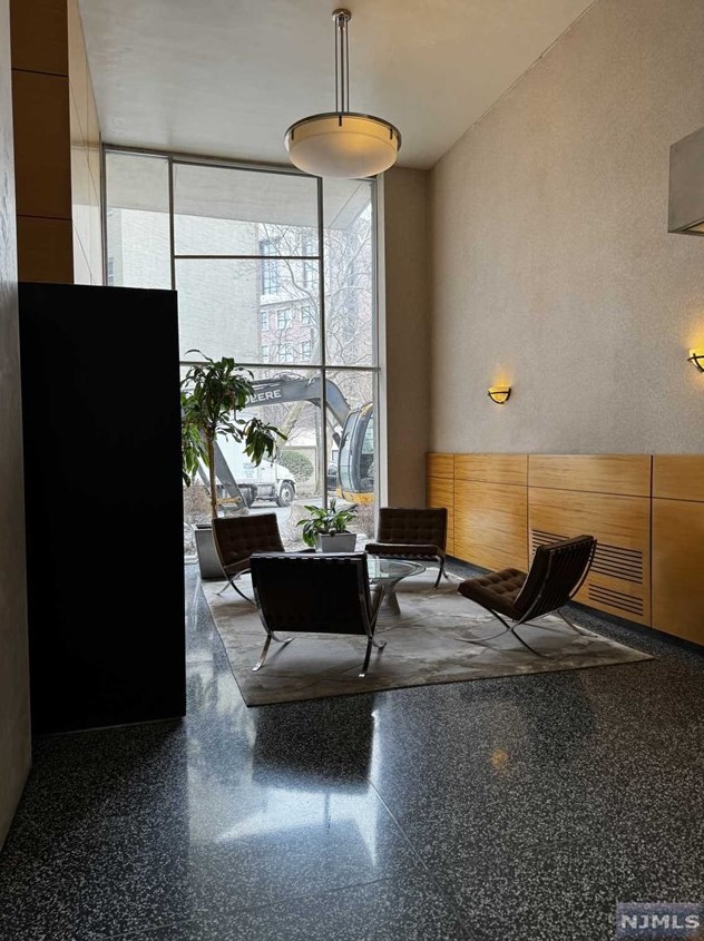 6040 Blvd E #18l, West New York, NJ 07093