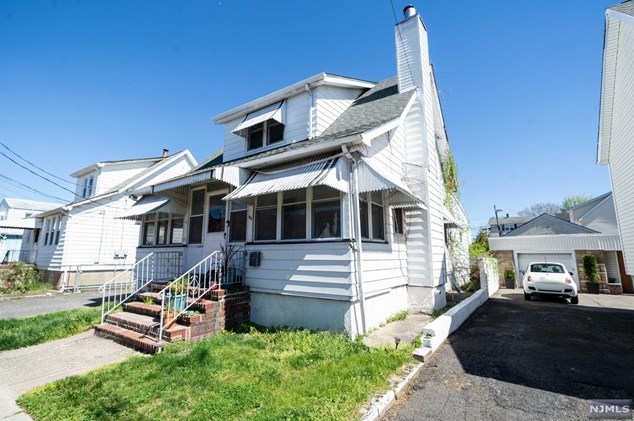 55 Sidney St, Lodi, NJ 07644