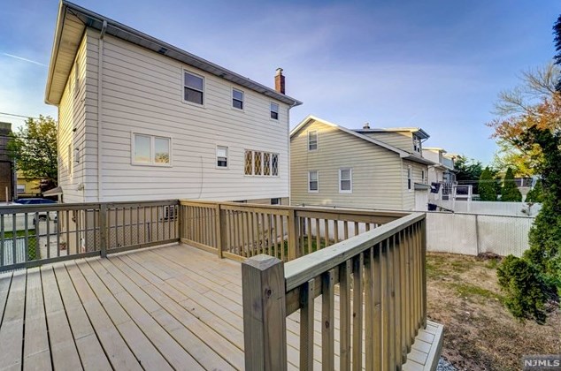 170 Front St, Secaucus NJ  07094-3404 exterior