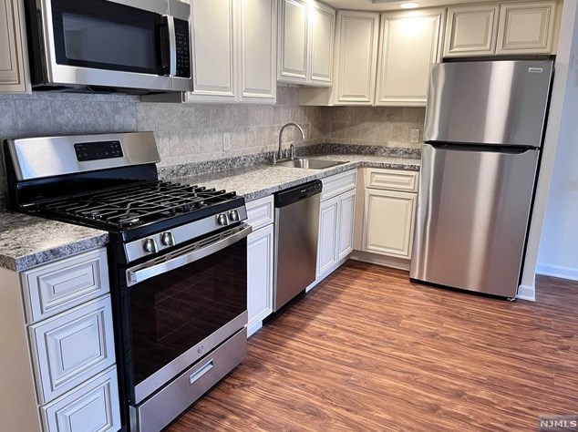 283 Orchard St, Elmwood Park NJ  07407-2751 exterior