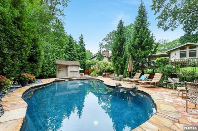 85 Andrea Ln, Westwood, NJ 07676-5127
