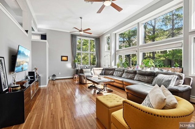 29 Iris Cir, Ridgewood, NJ 07452