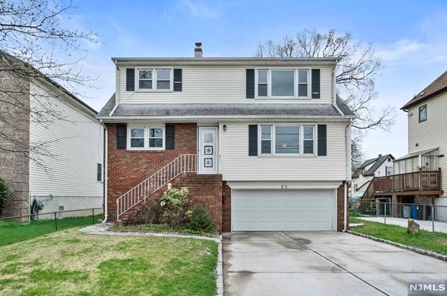 29 Lincoln St, Little Ferry, NJ 07643-2111