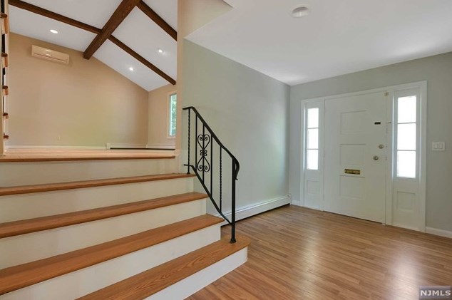 91 Wells Ct, Demarest, NJ 07627-2124