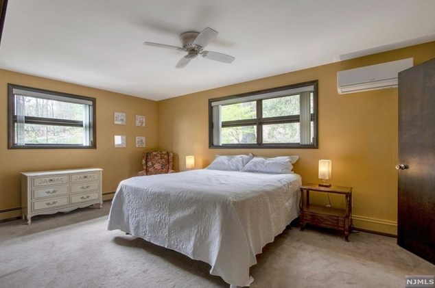 734 Van Emburgh Ave, Westwood NJ  07676-3818 exterior