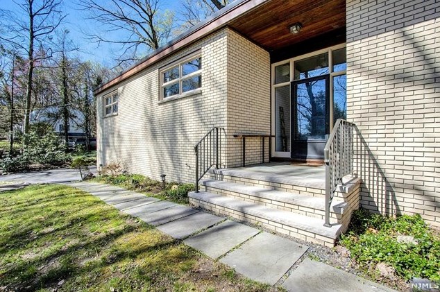 734 Van Emburgh Ave, Westwood NJ  07676-3818 exterior