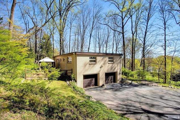 734 Van Emburgh Ave, Westwood NJ  07676-3818 exterior
