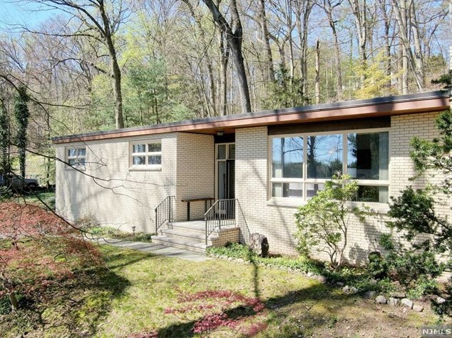 734 Van Emburgh Ave, Westwood NJ  07676-3818 exterior