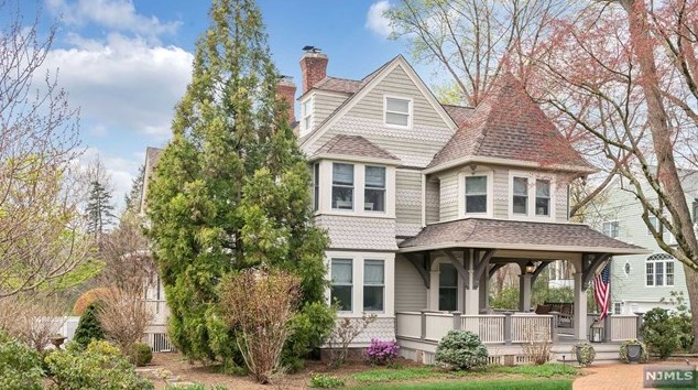 120 Brookside Ave, Ridgewood, NJ 07450-4618
