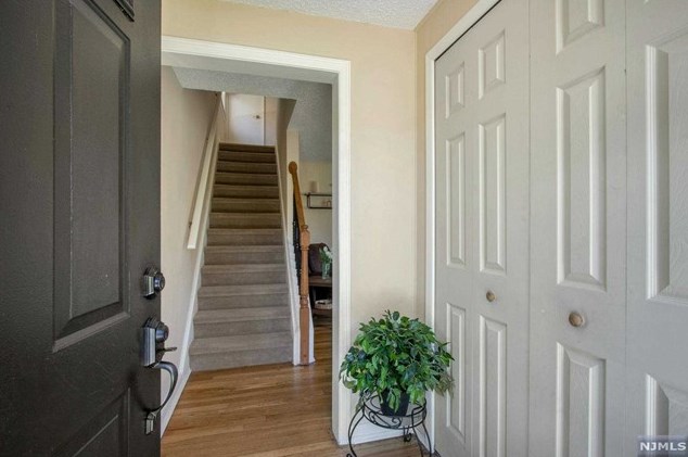 59 Stuart St, Waldwick NJ  07463-2419 exterior