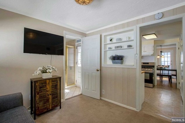 59 Stuart St, Waldwick NJ  07463-2419 exterior
