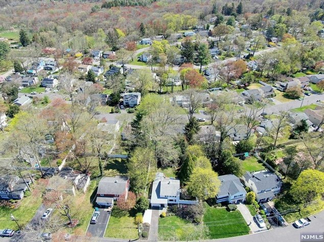 59 Stuart St, Waldwick NJ  07463-2419 exterior