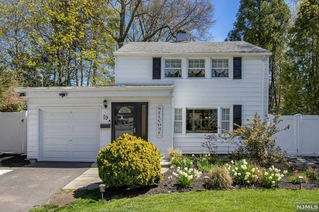 59 Stuart St, Waldwick NJ  07463-2419 exterior