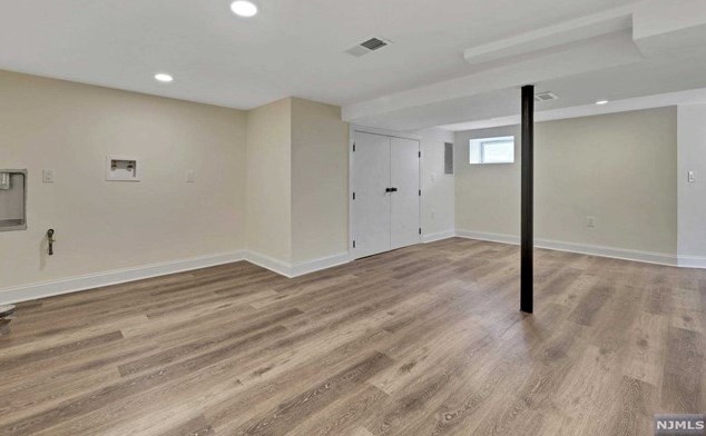 100 Colony Ave, Park Ridge NJ 07656-1104 exterior