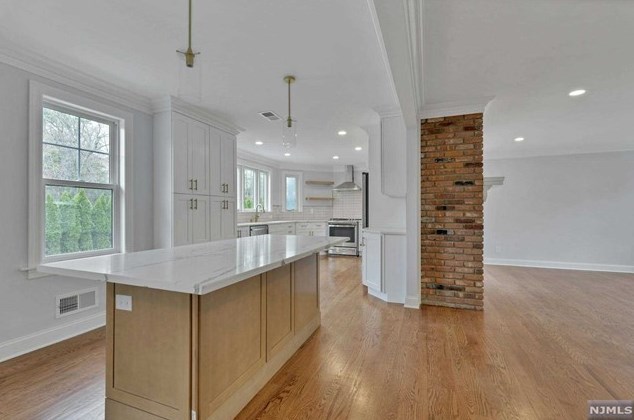 100 Colony Ave, Park Ridge NJ 07656-1104 exterior