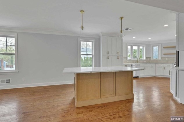 100 Colony Ave, Park Ridge NJ 07656-1104 exterior