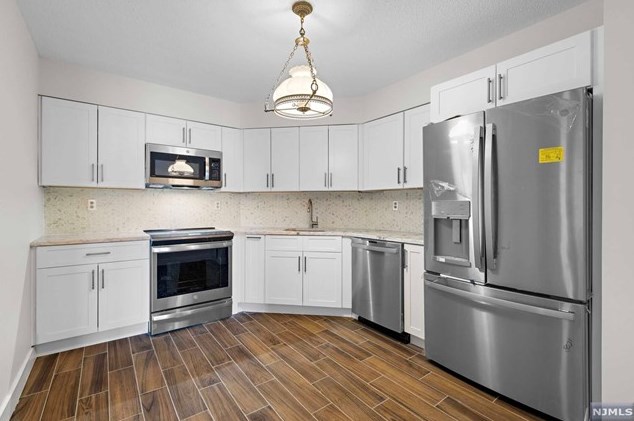 2138 Harmon Cove Tower, Secaucus, NJ 07094