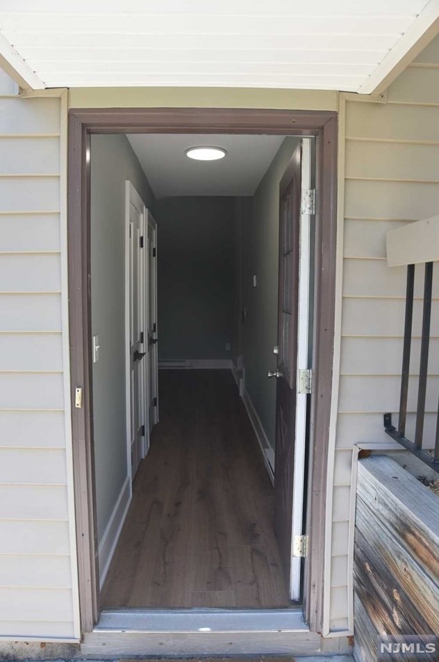 47 Overlook Dr, Clinton, NJ 08809-1133