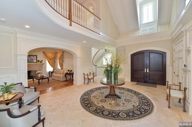 15 Church Rd, Upper Saddle River, NJ 07458-3015