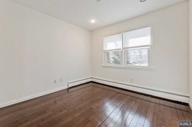 44 Roberts Ct, Tenafly NJ 07670-2001 exterior