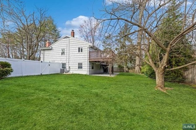 44 Roberts Ct, Tenafly NJ 07670-2001 exterior