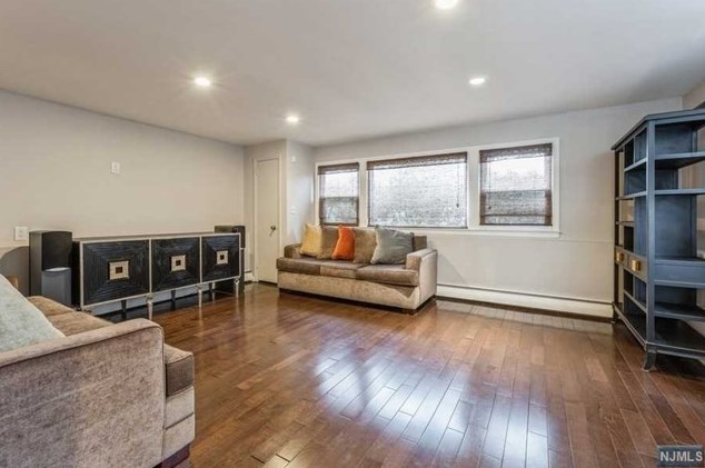 44 Roberts Ct, Tenafly NJ 07670-2001 exterior