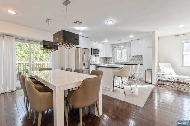 44 Roberts Ct, Tenafly NJ 07670-2001 exterior