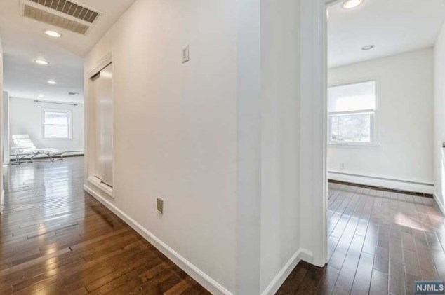 44 Roberts Ct, Tenafly NJ 07670-2001 exterior