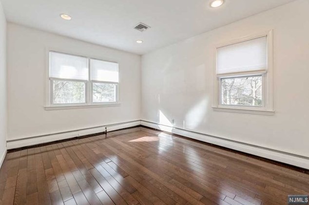 44 Roberts Ct, Tenafly NJ 07670-2001 exterior