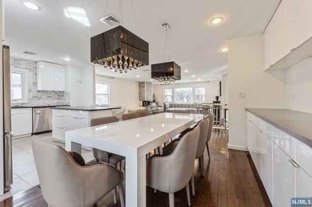 44 Roberts Ct, Tenafly NJ 07670-2001 exterior