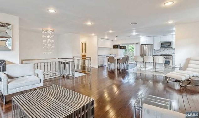 44 Roberts Ct, Tenafly NJ 07670-2001 exterior