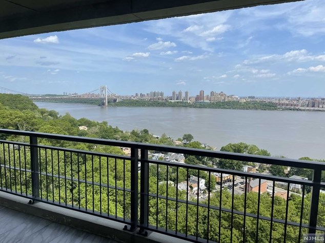 1 Horizon Rd #1418, West Fort Lee, NJ 07024