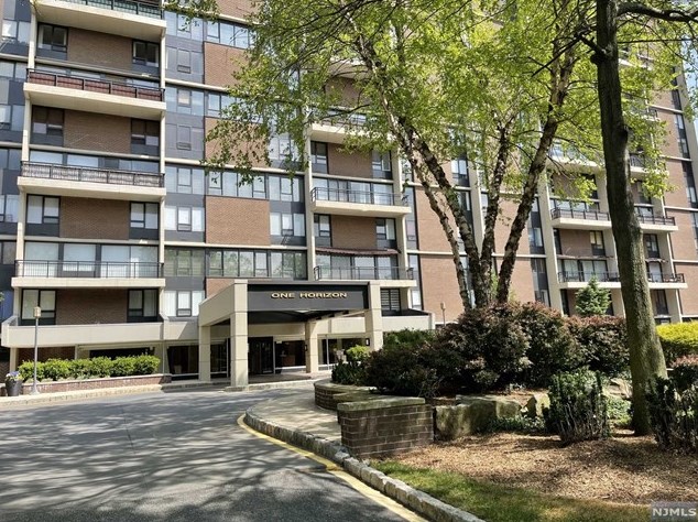 1 Horizon Rd, West Fort Lee NJ  07024-6501 exterior