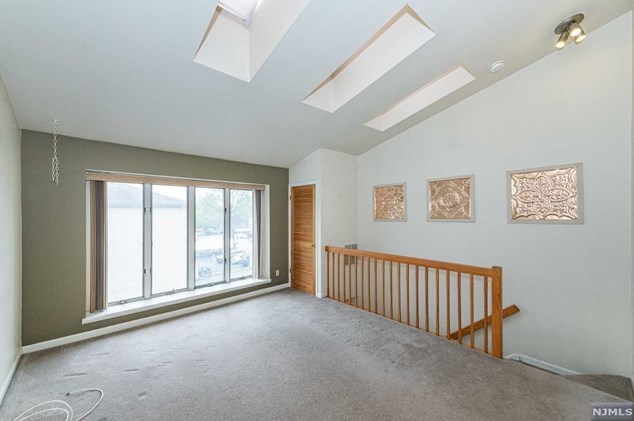109 Stuyvesant Ave, Lyndhurst NJ  07071-1463 exterior