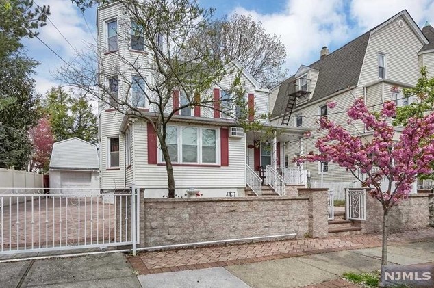 113 Oakwood Ave #2, Cliffside Park, NJ 07010