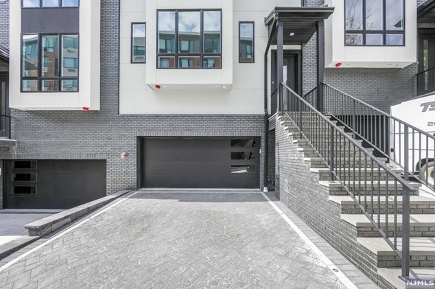 466 Jane St #midle Unit, West Fort Lee, NJ 07024