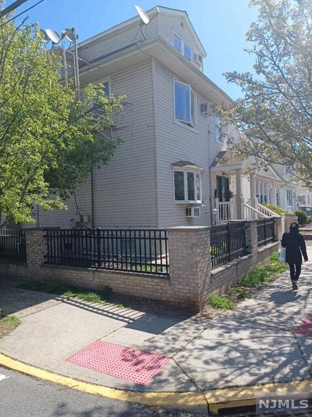 240 76th St, North Bergen, NJ 07047