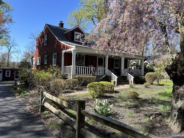589 Eder Ave, Franklin Lakes, NJ 07417