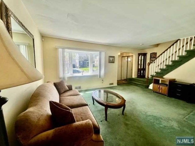 809 Elizabeth St, Ridgefield, NJ 07657