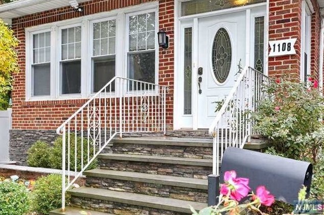 1108 Lorraine Ave, Teaneck NJ 07666-5745 exterior