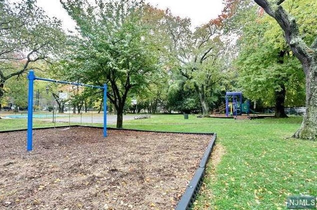 1108 Lorraine Ave, Teaneck NJ 07666-5745 exterior